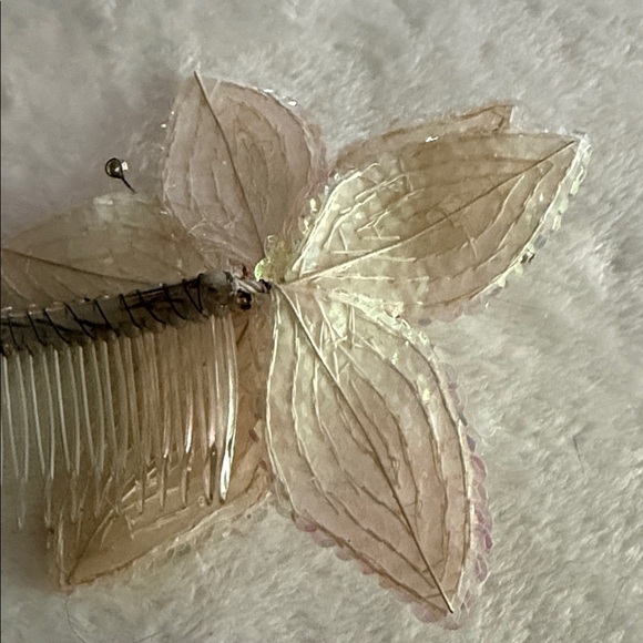 white sequin starfish bridal hair comb - Picture 4 of 7